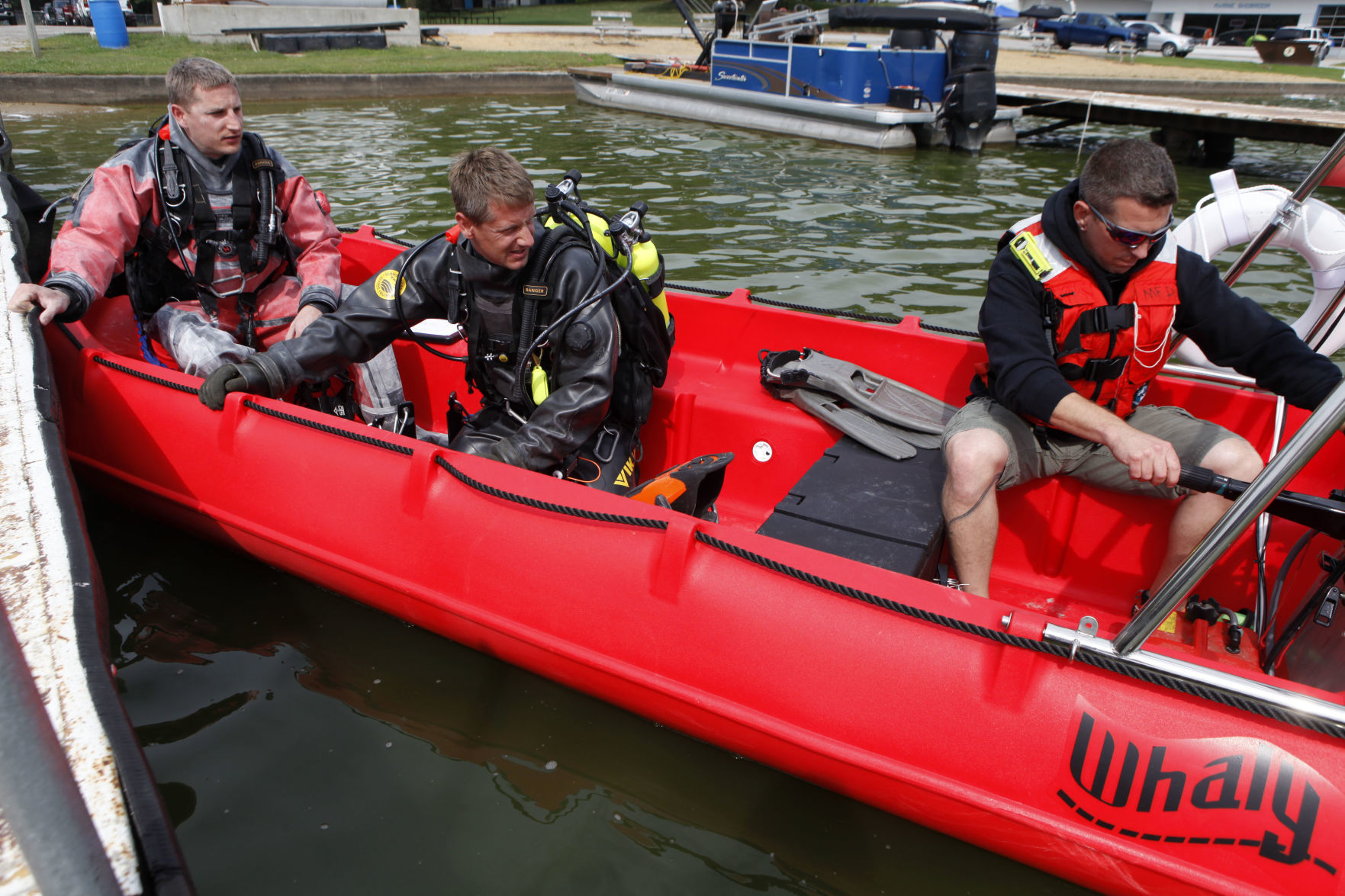 Gallery: Dive crews train on Cedar Lake